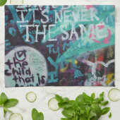 プラハの落書き キッチンタオル (折り畳み)