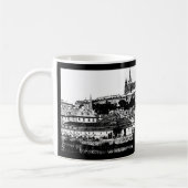 プラハ，歴史都市，城&国旗 – チェコ コーヒーマグカップ (左)