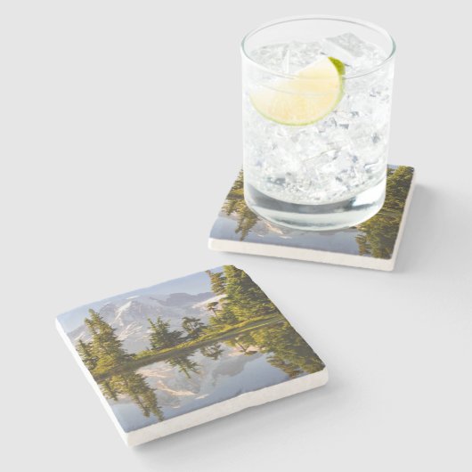 プラマーのピーク付近の沼に反射したレイニエ山 ストーンコースター (横)