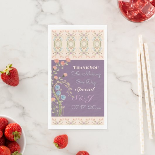 プラムとパステルアートフローラパターン（の模様が）ある (インサイチュ)