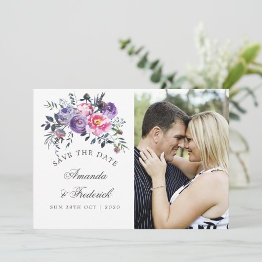 プラムとピンクのフローラ結婚式の日付を保存 セーブザデート (スタンド正面)