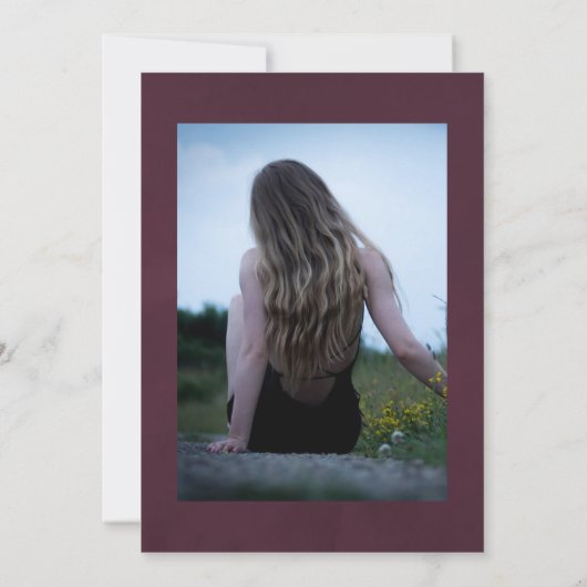 プラムと海軍のフローラお祝いの写真 招待状 (裏面)