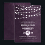 プラムストリングライトの結婚式招待状 招待状<br><div class="desc">モダンな夏の結婚式招待状のデザインで、シンプルでエレガントな輝くストリングライトが上部に吊るされ、印刷された偽の水彩テクスチャの背景に、モダンなカリグラフィーとスクリプトフォントのクラシックな組み合わせが特徴です。シンプルでスタイリッシュなプレッピーなデザインで、夏にぴったり! フォントのカスタマイズ、テキストの移動、独自のユニークな招待状デザインの作成は、カスタマイズボタンをクリックしてください。</div>