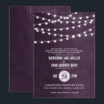 プラムストリングライトの結婚式招待状 招待状<br><div class="desc">モダンな夏の結婚式招待状のデザインで、シンプルでエレガントな輝くストリングライトが上部に吊るされ、印刷された偽の水彩テクスチャの背景に、モダンなカリグラフィーとスクリプトフォントのクラシックな組み合わせが特徴です。シンプルでスタイリッシュなプレッピーなデザインで、夏にぴったり! フォントのカスタマイズ、テキストの移動、独自のユニークな招待状デザインの作成は、カスタマイズボタンをクリックしてください。</div>