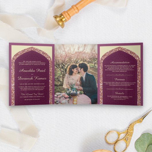プラム モーブ ローズゴールド ギッター インドの結婚式 三つ折り招待状