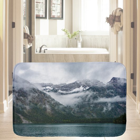プランゼー湖の霧の中の雪の山 バスマット