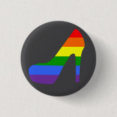 プリシラレインボープライドヒール 缶バッジ (正面)