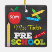 プリスクール先生キープサケシャルボカラフルード セラミックオーナメント (正面)