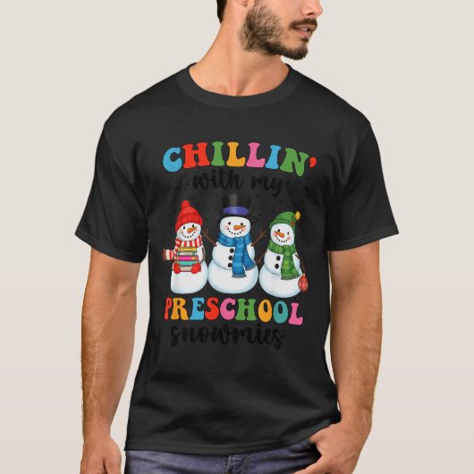 プリスクール+スノーミーズとくつろぐクリスマスの先生 Tシャツ (正面)