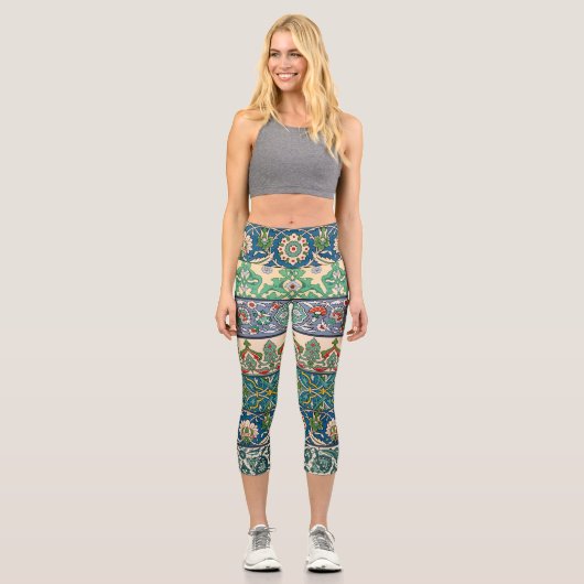 プリスダヴェンヌアラビアパターン(の模様が)ある語 カプリレギンス (正面)