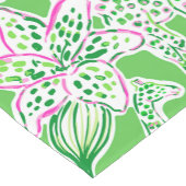 プリッピーなキリン リリー ピンク グリーン ショートテーブルランナー (コーナー)