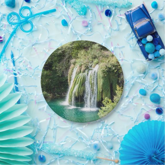 プリツヴィツェ国立公園の滝 – クロアチア ペーパープレート (パーティー)