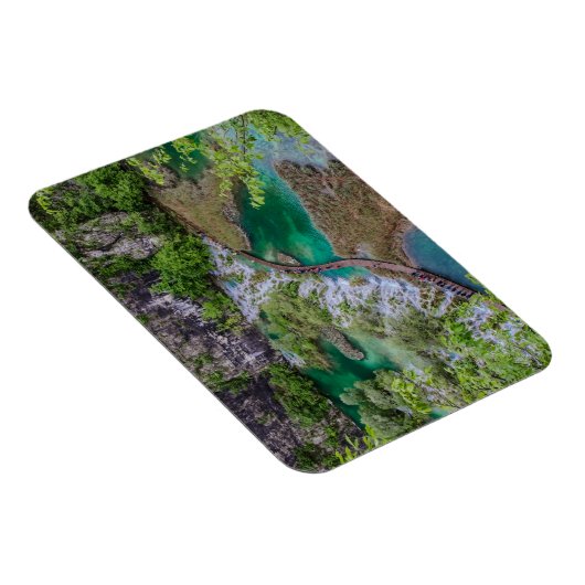 プリツヴィツェ湖公園の滝の滝の滝 マグネット (右側)