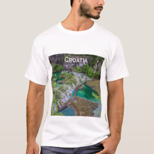プリツヴィツェ湖公園の滝カスケードTシャツ Tシャツ