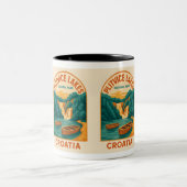 プリトヴィツレイククロアチアの風光明媚なマグカップ – 自然 ツートーンマグカップ (中央)