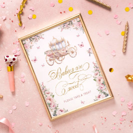 プリンセスの馬車に優しいフラワーが添えられたベイビーはとってもスウィート ポスター