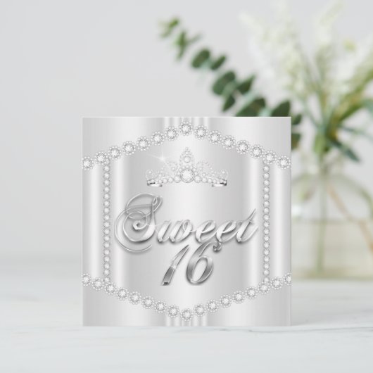 プリンセススウィート16パーティーシルバーホワイトダイヤモンドトリム 招待状 (スタンド正面)