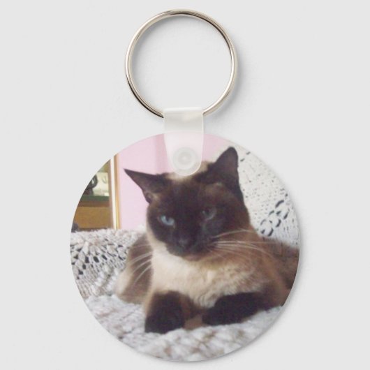 プリンセスリラックスがソファに座っている キーホルダー (正面)