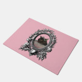 プリンセス猫のヴィンテージフレームのピンクの背景 ドアマット (アングル)