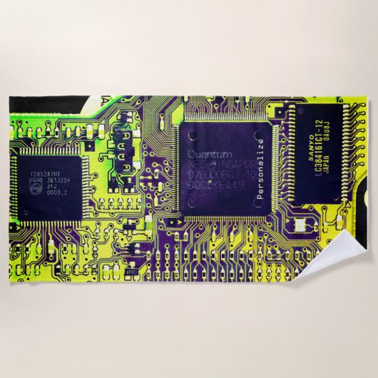 プリントモダン回路基板デザインの名前の追加オタク系の ビーチタオル (正面)