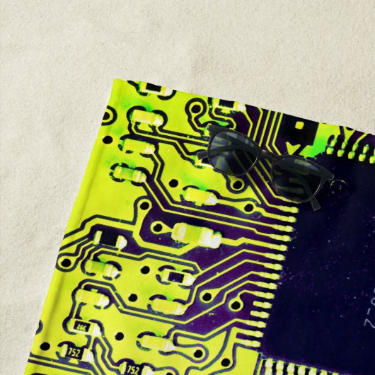 プリントモダン回路基板デザインの名前の追加オタク系の ビーチタオル (インサイチュ)
