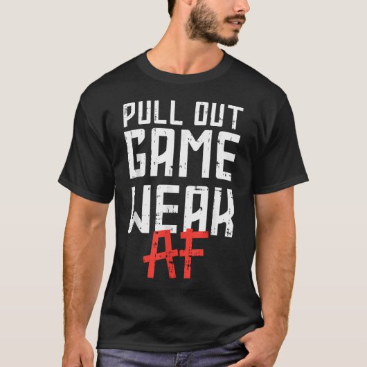 プルアウトゲームが弱いおもしろ告知パパ Tシャツ (正面)