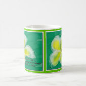 プルメリアの木の俳句のマグ マグカップ (中央)