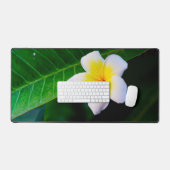 プルメリアの花の写真 デスクマット (キーボード&マウス)