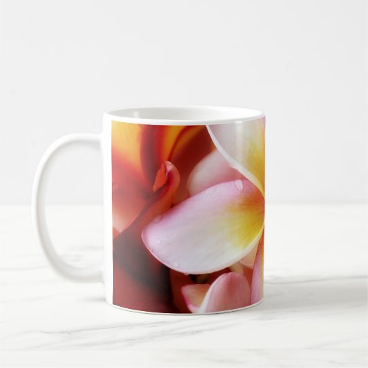 プルメリアのFrangipaniのハワイの花によってはテンプレートが開花します コーヒーマグカップ (左)