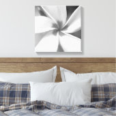 プルメリア – 白黒マクロポートレート キャンバスプリント (インサイチュ (寝室))