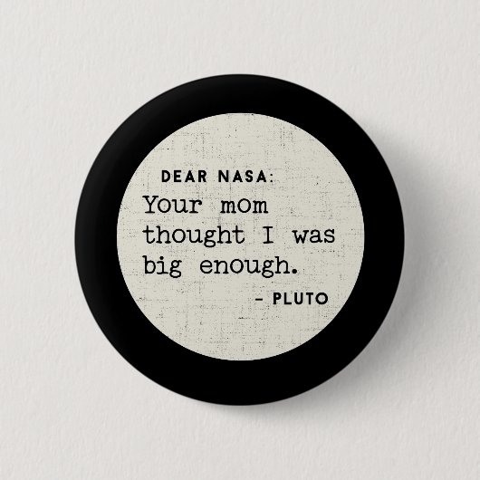 プルートは十分に大きかったです。 宇宙ユーモア 缶バッジ (正面)