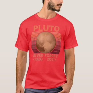 プルートは決して忘れない レトロスタイル 面白い宇宙 ヴィンテージ Tシャツ