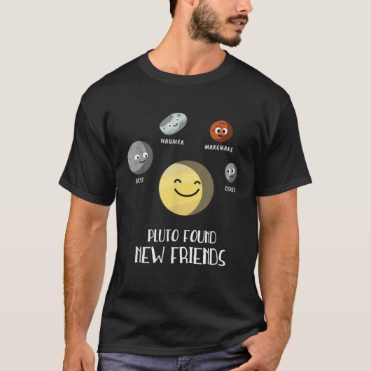 プルート、新しい友達見つけた!準惑星、宇宙、キッズ Tシャツ (正面)