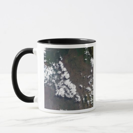 プルームはDRCのナイラゴーン火山から上昇する マグカップ (左)