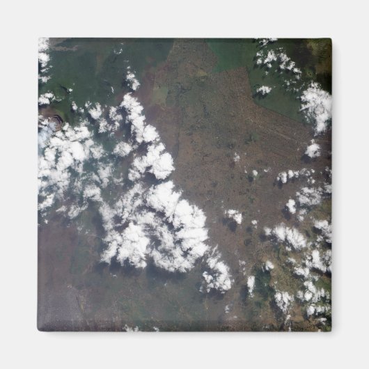 プルームはDRCのナイラゴーン火山から上昇する マグネット (正面)