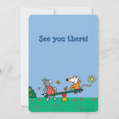 プレイグラウンドでのメイジーとドティシーソー 招待状 (裏面)