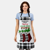 プレイドパーソナライズされたファミリークリスマスベーキングクルー エプロン (着用した状態)