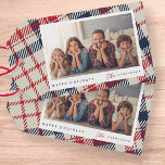 プレイドモダンパターカスタムンChristmas Family Photo ギフトタグ<br><div class="desc">Plaid Patternモダン Christmasカスタム Family Photoデザインは、伝統と現代性の調和のとれたブレンドを提供している。その思慮深いデザイン要素は、パーソナライズのための機会と組み合わせて、スタイルで彼らのフェスティバル挨拶を共有することを探している家族のための傑出した選択をする。このデザインは、休日の願いを伝えるだけでなく、過ぎ去った年の美しい記念品としても機能する。</div>