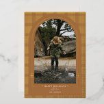 プレイドモダンラストテラコッタ金ゴールド 箔シーズンカード<br><div class="desc">クラシックの格子状のデザインモダン。錆びたテラコッタの背景に金箔が刻印されている。年、あいさつ、家族の名前、お気に入りの写真、および背面の追加メッセージを編集して、レビュー中の年を通知するが、削除できる。</div>