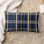 プレイド伝統的ブラック、バタークリーム、ダークネイビー ランバークッション (ブランケット)