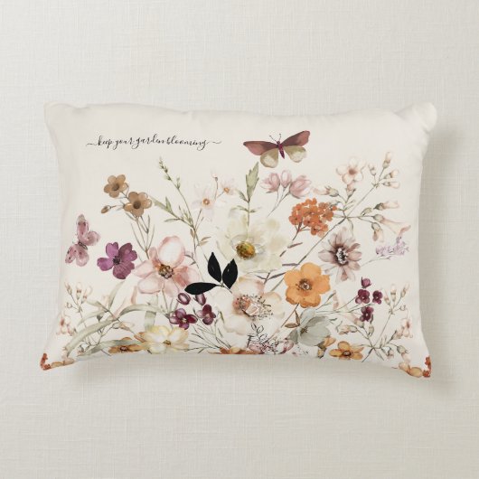 プレシッドワイルドフラワーズコテージコアカスタム文字 アクセントクッション (裏面)