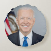 プレジデントジョーバイデン氏ホワイトハウスポートレート ラウンドクッション (裏面)