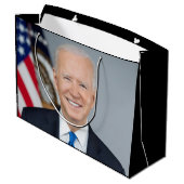 プレジデントバイデン氏ホワイトハウスポートレート媒体 ラージペーパーバッグ (裏面アングル)
