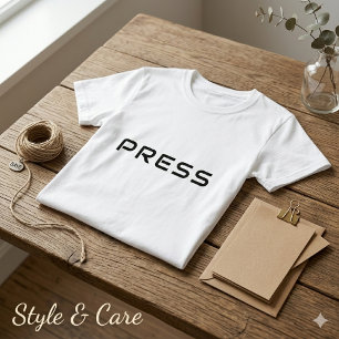 プレスユニーク文字T型(ミニマルデザイン) Tシャツ