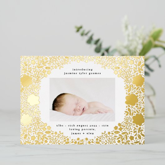 プレス金箔花模様ベビー誕生発表 箔招待状 (立ち正面)