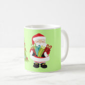 プレゼントとクリスマスツリーのサンタクロース コーヒーマグカップ (正面右)