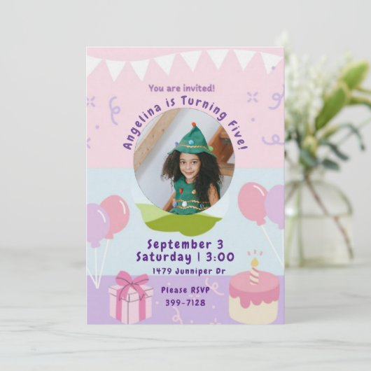 プレゼントとケーキ |ピンクパープルガールズバースデーパーティー 招待状 (スタンド正面)