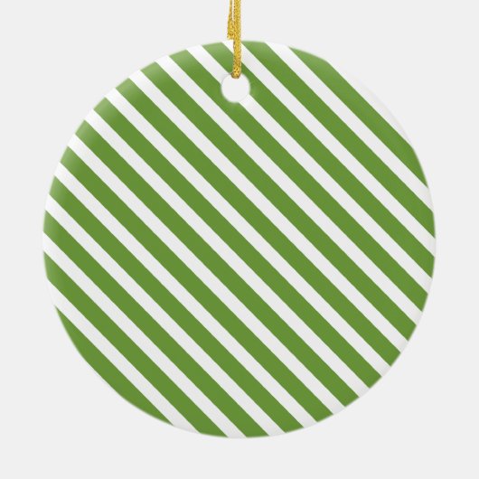 プレゼントのクリスマスのオーナメントを握っている小妖精や小人の男の子 セラミックオーナメント (裏面)