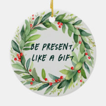 プレゼントのクリスマスオーナメントのように出席する