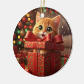 プレゼントの箱から顔を出す猫 クリスマス セラミックオーナメント (左)